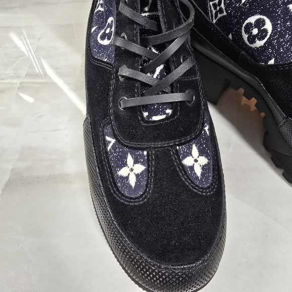 ‼️SOLD‼️Louis Vuitton Lace Up Boots - Picture 10 of 12